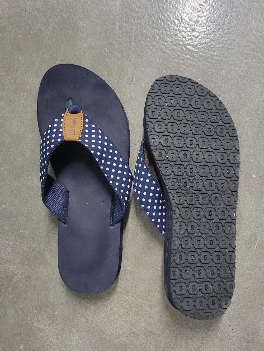 L.L. Bean Navy Flip Flop with White Polka Dot Straps. Sz 8M - Picture 5 of 5
